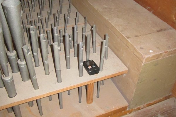 Innenraum Orgel mit Datenlogger