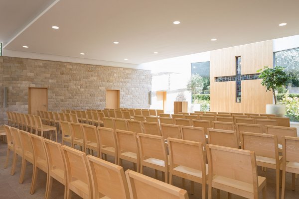 Aussegnungshalle Ravensburg Blick nach vorn © Grath Architekten BDA