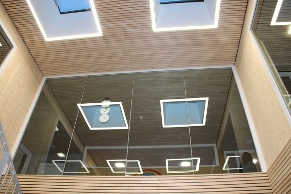 Kinderhaus-Mengen-Verglasung-im-Treppenhaus