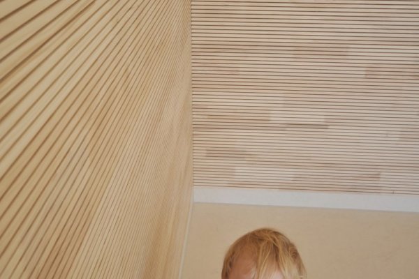 Akustikwand mit Besucher @ j|p junker + partner freie  architekten