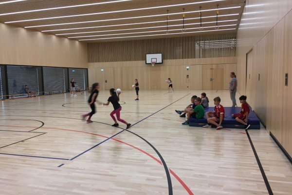 Sporthalle in Aktion © CUKROWICZ NACHBAUR ARCHITEKTEN ZT GMBH