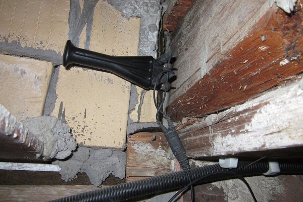 Bestimmung der Holzfeuchtigkeit am Balkenkopf